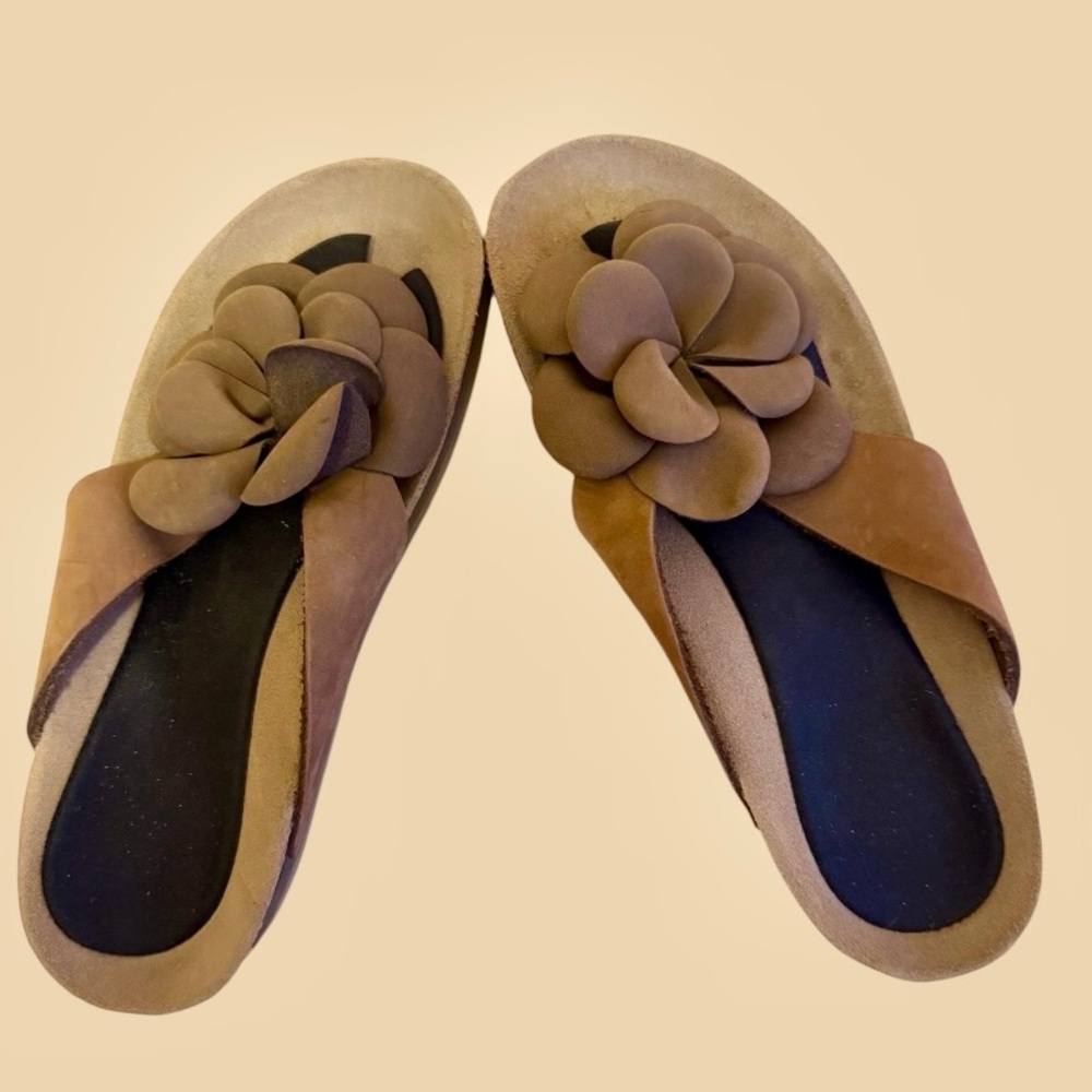 Mephisto Leather FlowerThong Sandal Women 35